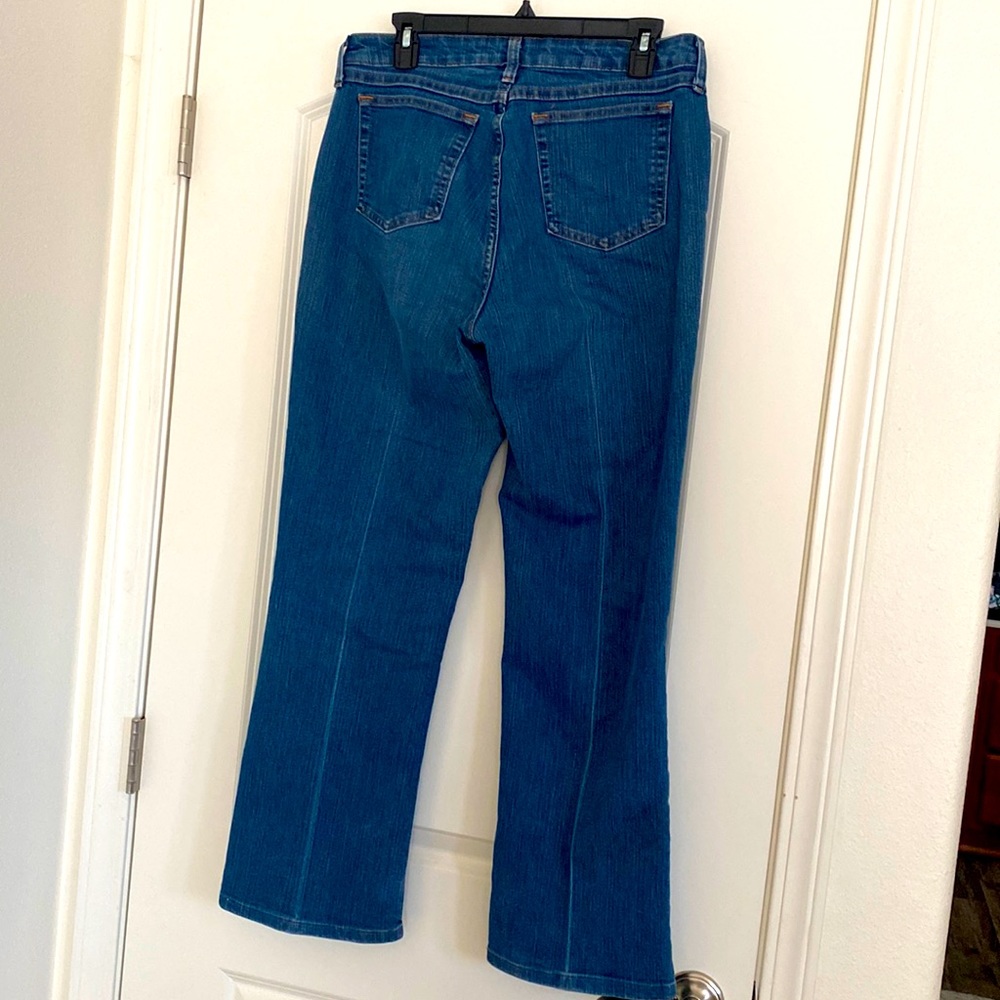 VF jeanswear - instantly slims you!